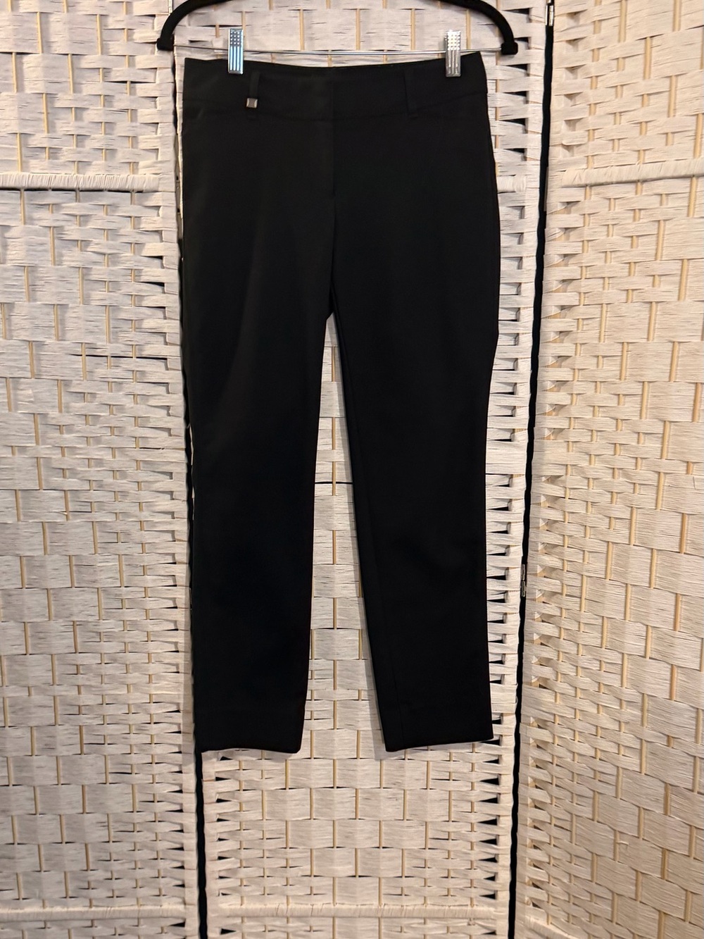 White House Black Market Black women’s Cropped Slim Pants in 00R